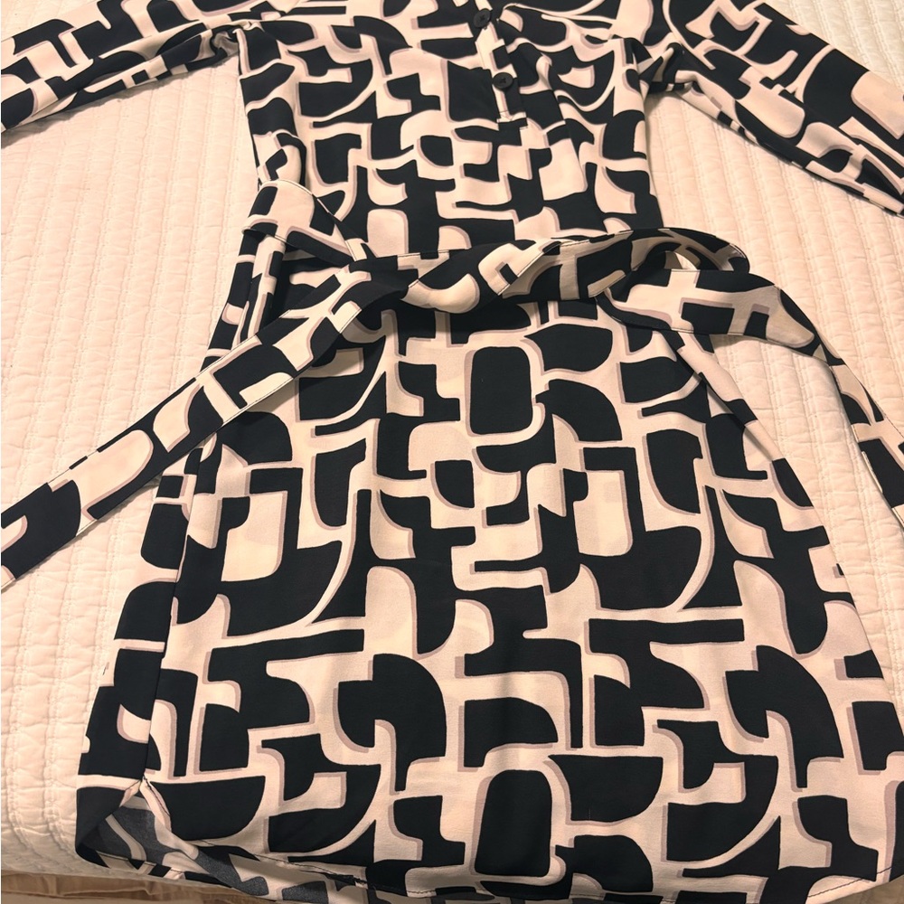 Reitmans Black and Cream Abstract Long Sleeve Dress